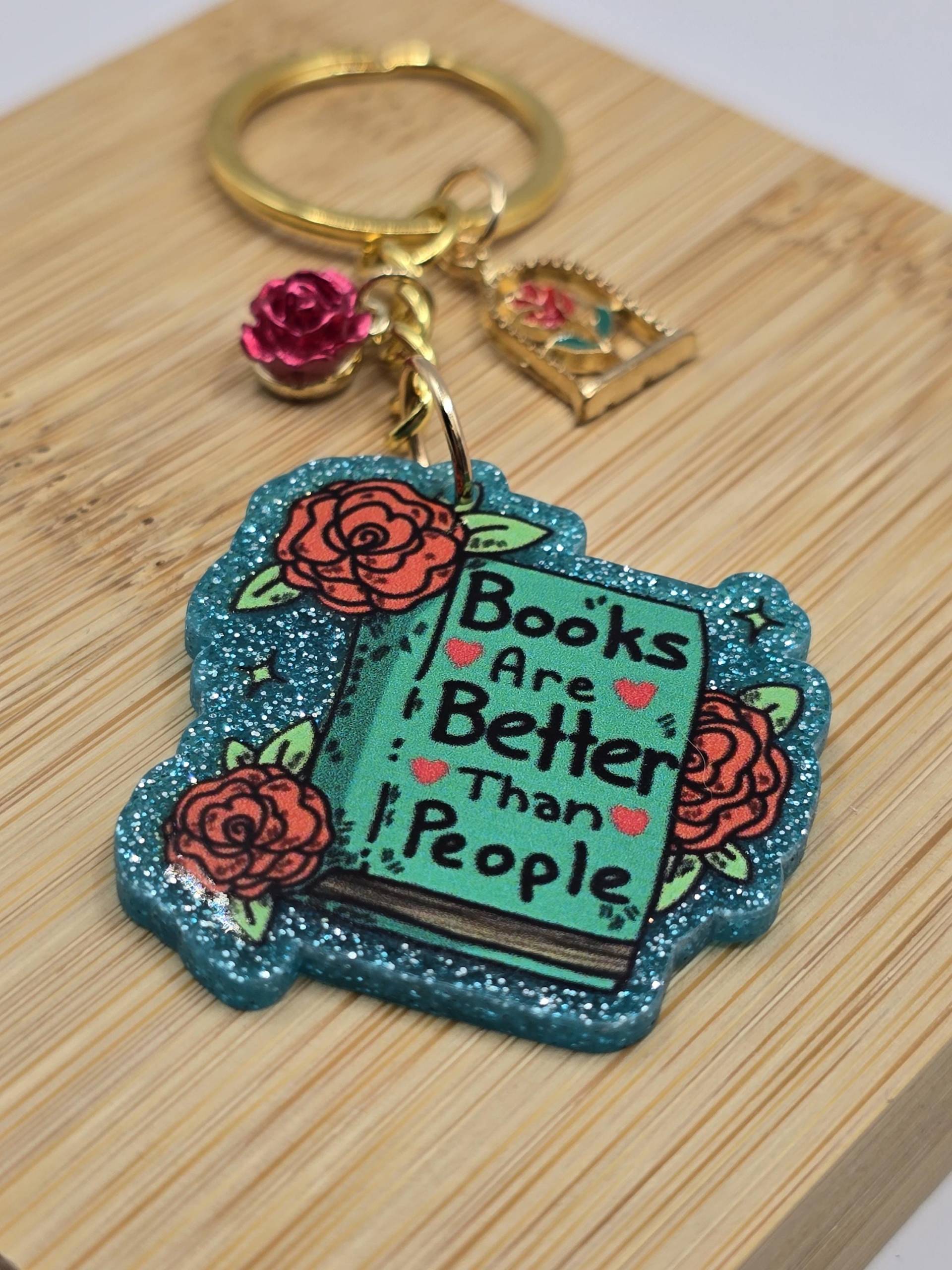 Bücher Schlüsselanhänger " Books Are Better Than People" | Buch Geschenk Buchliebhaber Booktok Bookish Bücherwurm von InneresGlaenzen