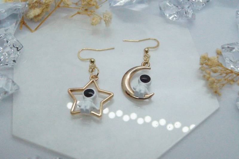 Kleine Astronauten Ohrringe | Handgemachter Schmuck Zauberhafte Niedliche Einzigartiger Kawaii von InneresGlaenzen