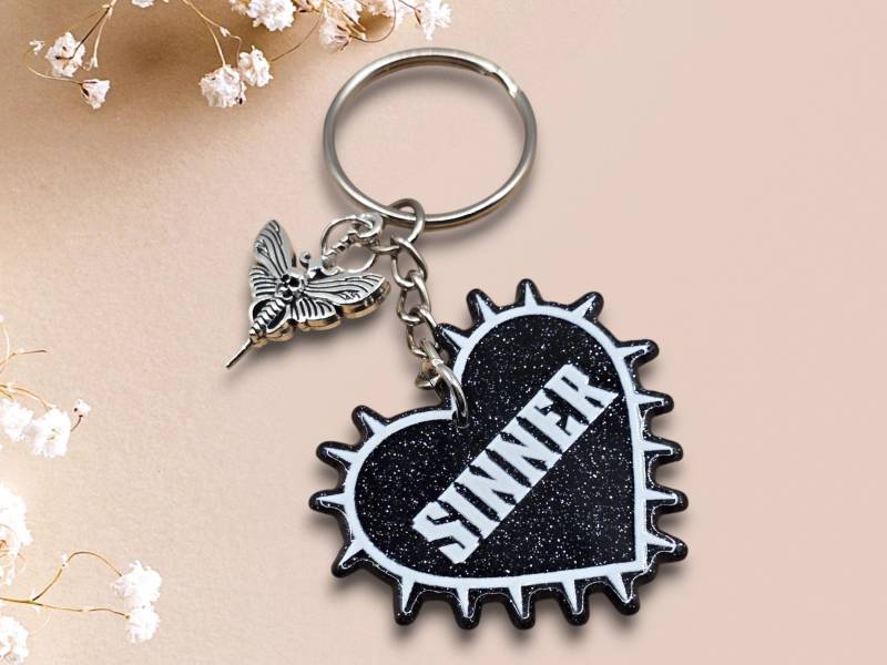 Schlüsselanhänger " Sinner | Selbstgemachter Kleine Geschenke Wohnung Geschenk Punk Alternativ Goth von InneresGlaenzen