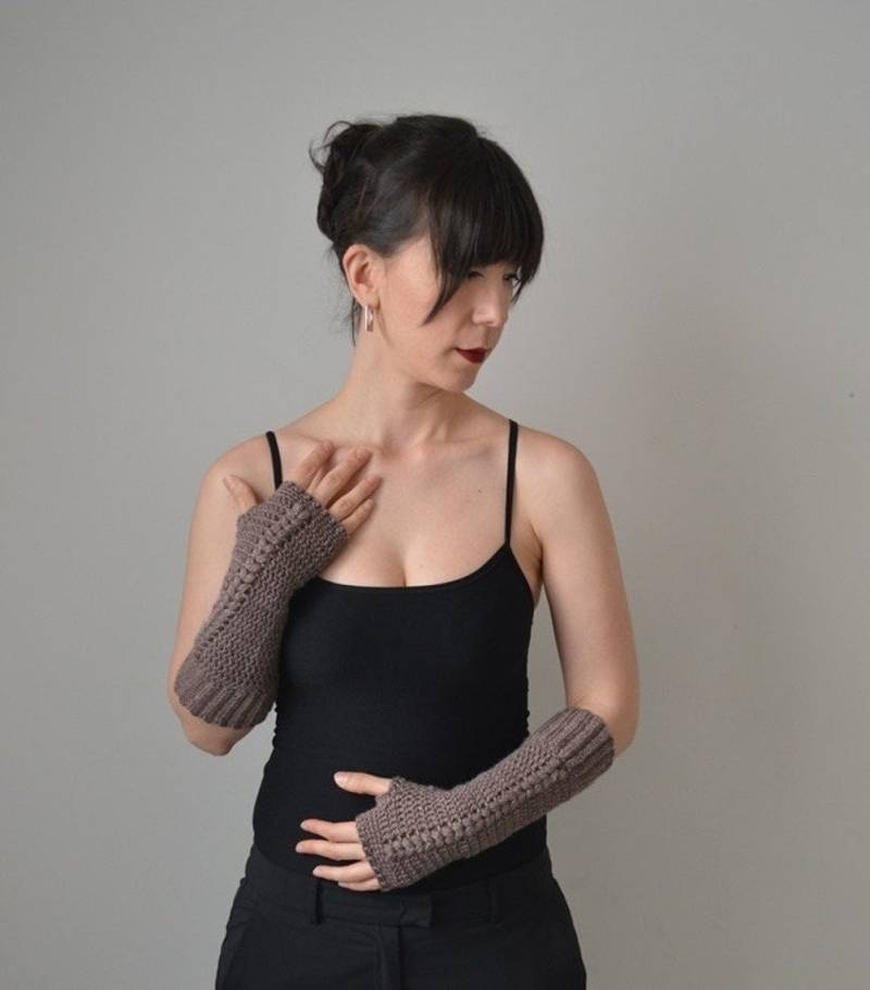 Gehäkelte Spitzenhandschuhe, Lange Halbfingerhandschuhe, Fingerlose Armschetten, Winterhandschuhe, Mode Handschuhe von InoriCreations