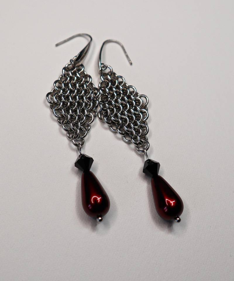 Chainmaille Mittelalter Ohrringe Rote Tropfen Gothic Vintage Stil Handgemacht von Inquee