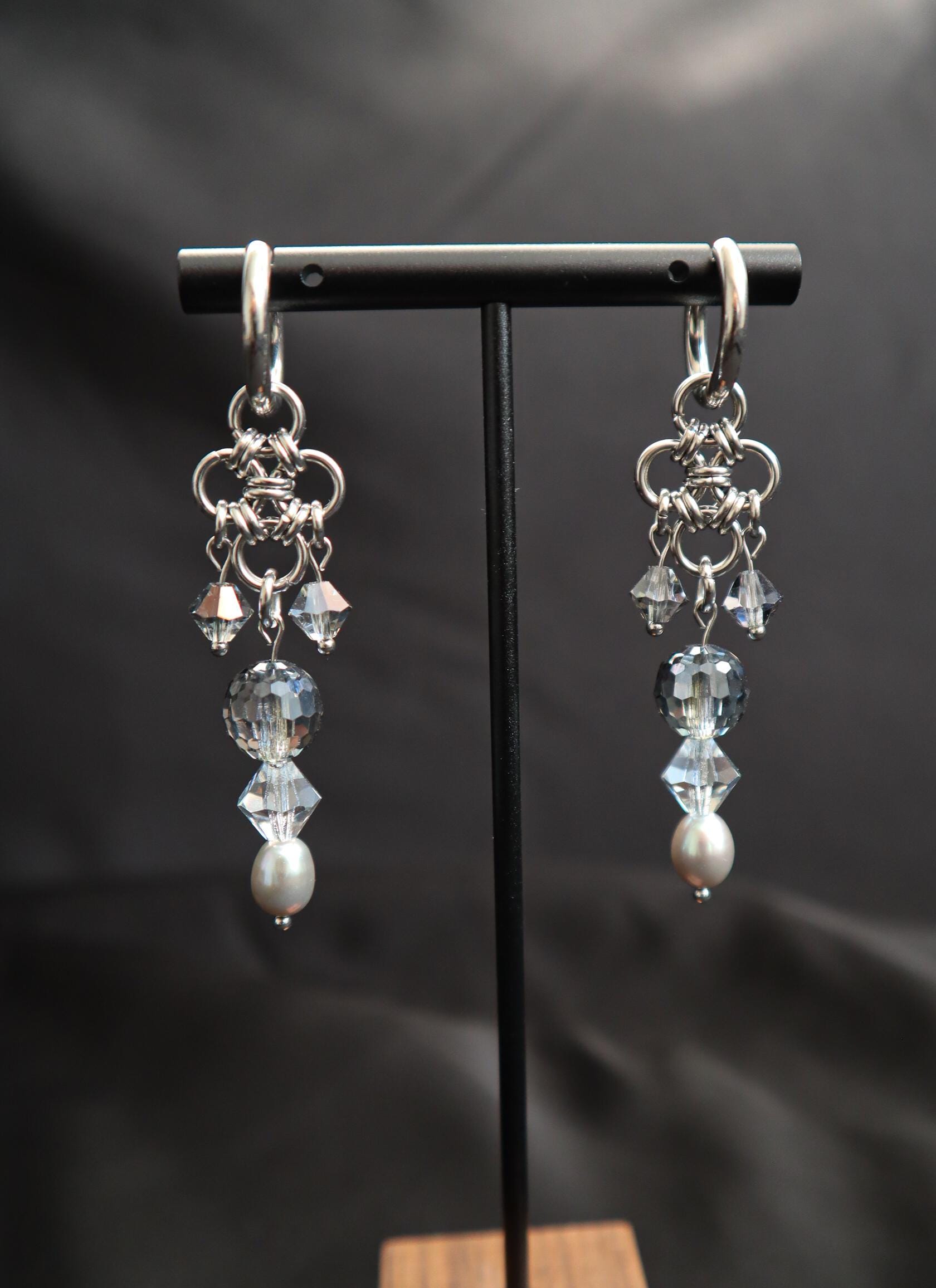 Gothic Ohrhänger Handgefertigt Mit Glaskristallen Süßwasserperlen Vintage Fairy Boho Style von Inquee