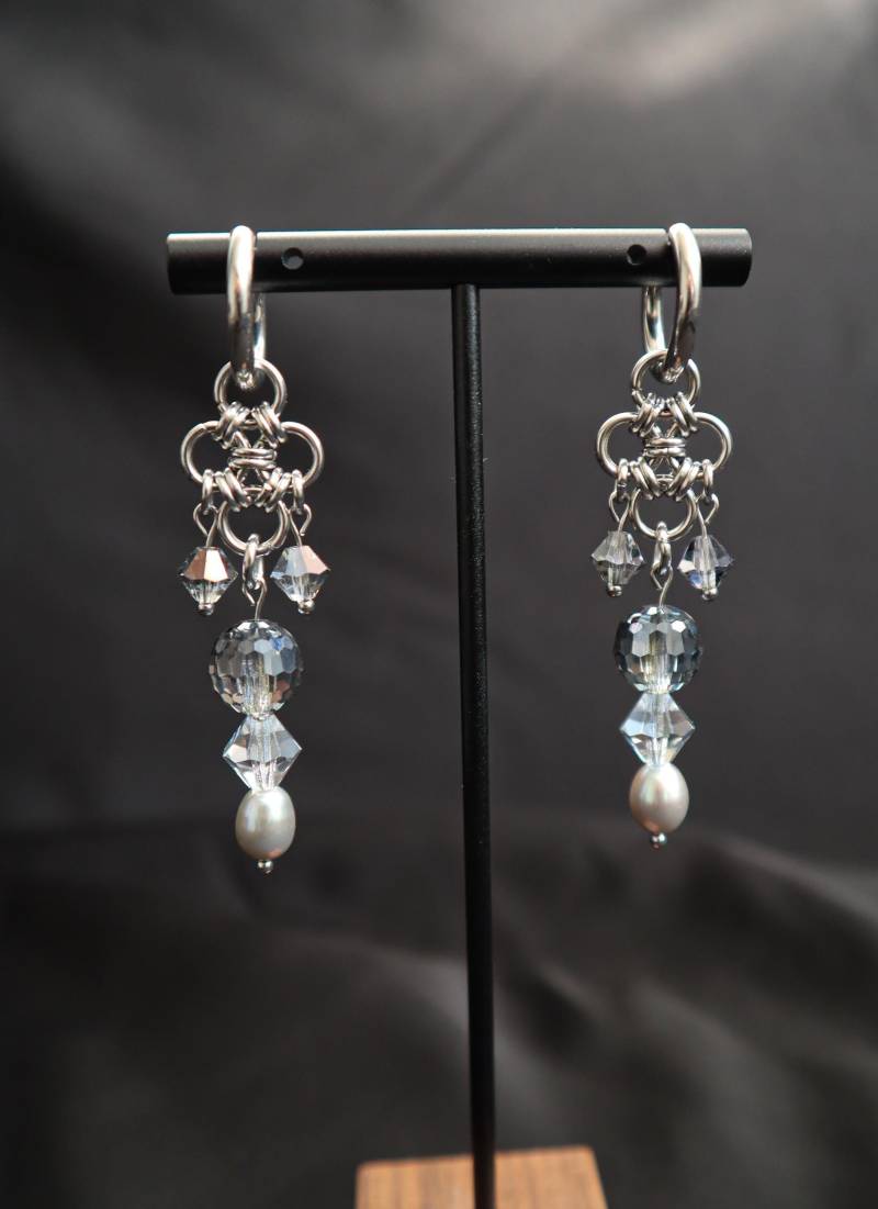 Gothic Ohrhänger Handgefertigt Mit Glaskristallen Süßwasserperlen Vintage Fairy Boho Style von Inquee