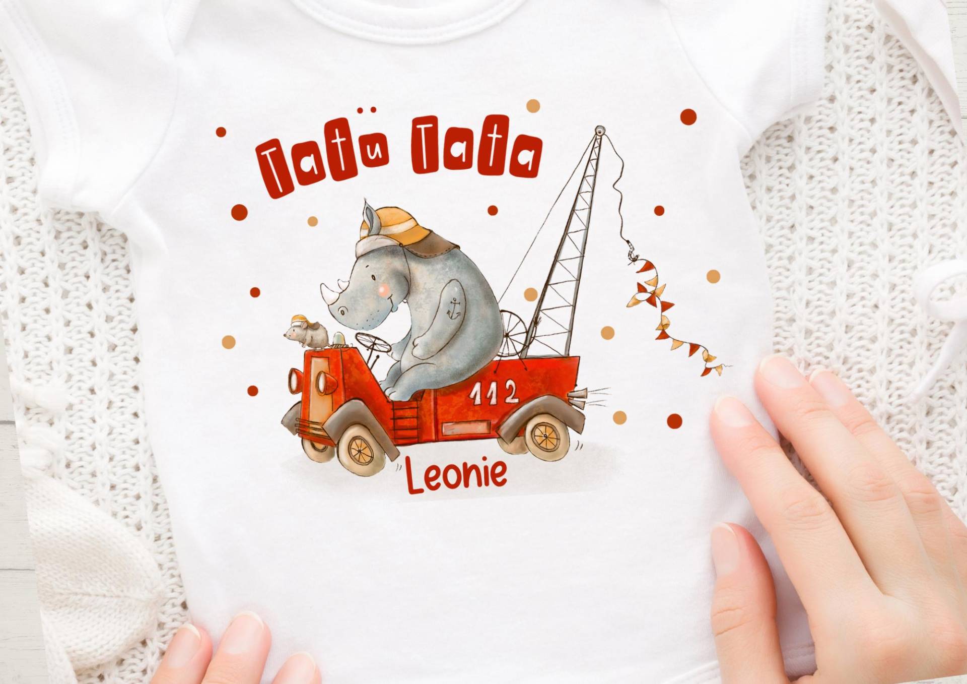 Bügelbild Für Bunte Stoffe Mit Wunschname Und Weiße Personalisiert Feuerwehr Rettungsfahrzeug Tatü Tata von InselKids