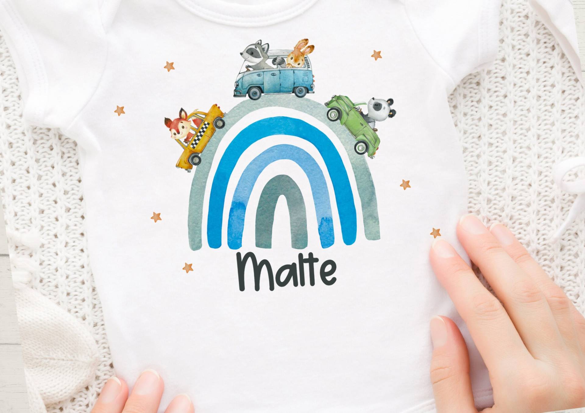 Bügelbild Für Bunte Stoffe Mit Wunschname Und Weiße Personalisiert Regenbogen Autos Bus Rennauto Fuchs Hase Panda von InselKids