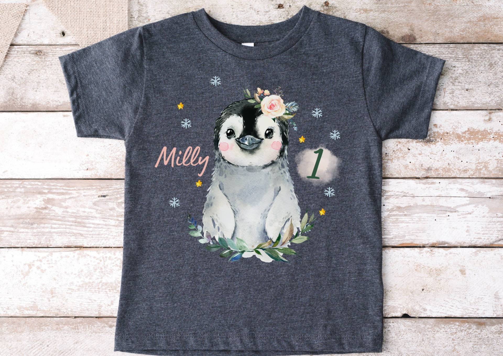 Bügelbild Für Bunte Textilien Mit Wunschname Und Alter Personalisiert Geburtstagsshirt Pinguin Süß Pinguinmädchen von InselKids