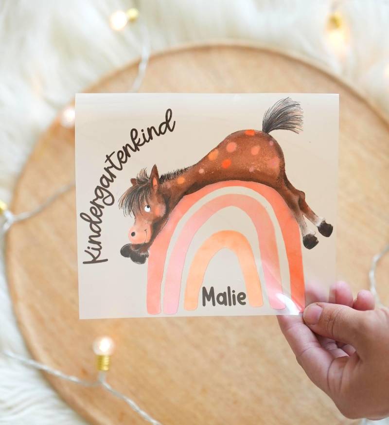 Bügelbild Kindergartenkind Personalisiert - Pferd & Regenbogen Name Und Alter Für T-Shirt Zum Kita-start A4 Oder A5 von InselKids
