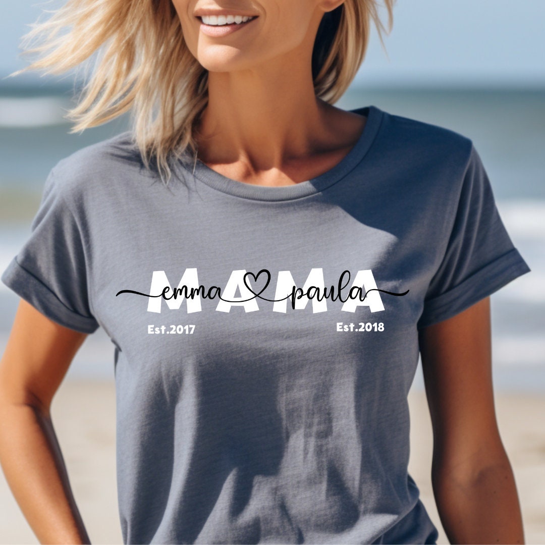 Bügelbild Mama Mom | Personalisiert Mit Wunschnamen Statement Shirt Geburtstjahr Werdende Mutter Muttertag Geburt| Name Ärmel Bügelbild Mama Mom | Personalisiert Mit Wunschnamen Statement Shirt Geburtstjahr Werdende Mutter Muttertag Geburt| Name Ärmel von InselKids
