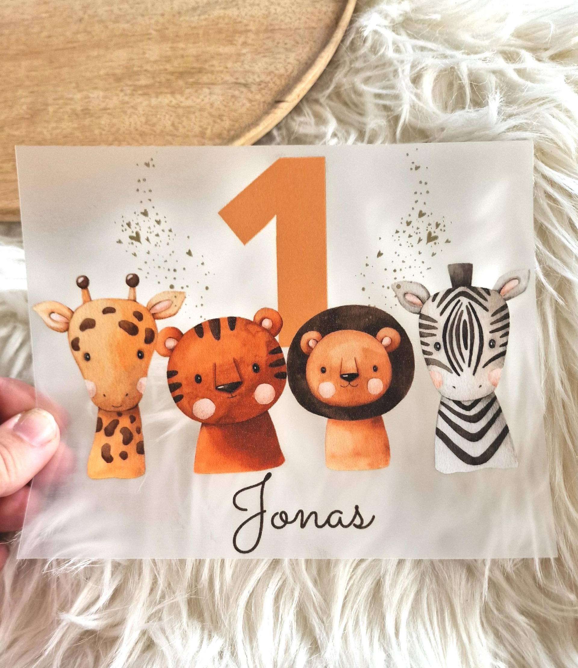 Bügelbild Safari Personalisiert - Löwe, Giraffe, Zebra Mit Name & Alter Für Geburtstagsshirt Dschungel Kindergeburtstag „Wild One" von InselKids