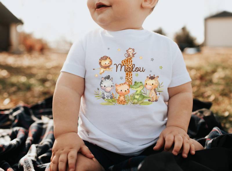 T-Shirt Geburtstag Shirt Geburtstagsshirt Personalisiert Geburtstagskind Junge Mädchen Dschungeltiere Safari Giraffe Zebra Löwe Wild One von InselKids