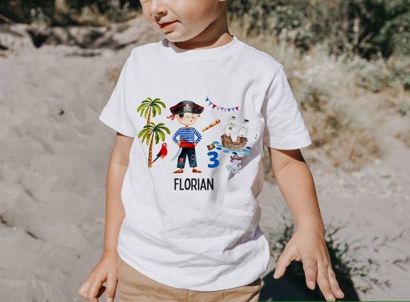 T-Shirt Pirat Geburtstag - Personalisiert Kindergeburtstag Junge Seeräuber Shirt Mit Zahl & Namen Piratenparty Outfit von InselKids