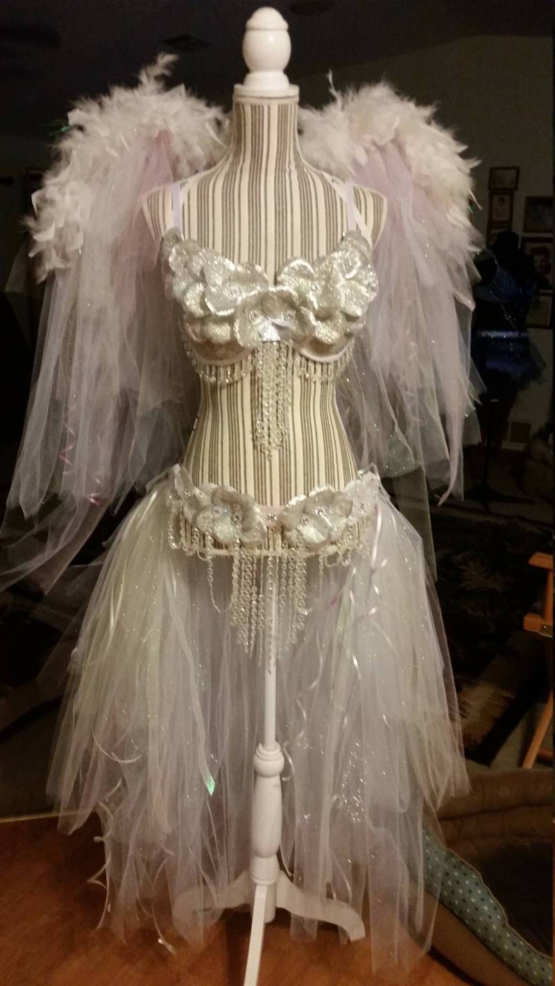 Engelhaftes Vegas Showgirl, Burlesque, Rave Bedazzled Bh Und Tutu von InsideGypsysWagon