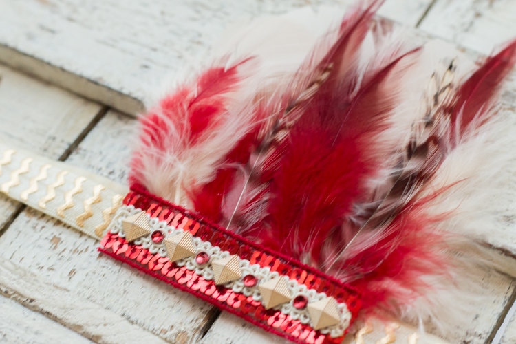 Gold Rot Und Creme Feder Stirnband, Indie Kopfschmuck, Krone Gold Rot Und Creme Feder Stirnband, Indie Kopfschmuck, Krone von InsideQuinnsCloset