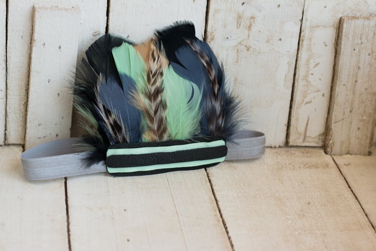 Minze, Schwarz, Gold Und Graue Feder Krone Minze, Schwarz, Gold Und Graue Feder Krone von InsideQuinnsCloset