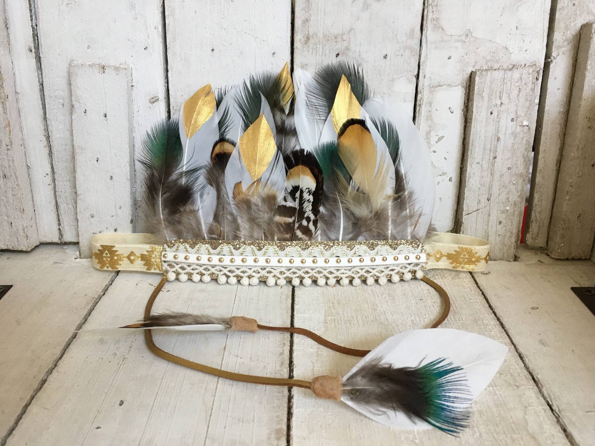 Pfau Und Einzigartiges Gemustertes Gold Getauchtes Federstirnband, Federkrone Pfau Und Einzigartiges Gemustertes Gold Getauchtes Federstirnband, Federkrone von InsideQuinnsCloset