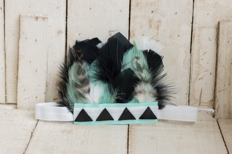 Weiß, Schwarz, Aqua/Mint Feder Krone Weiß, Schwarz, Aqua/Mint Feder Krone von InsideQuinnsCloset