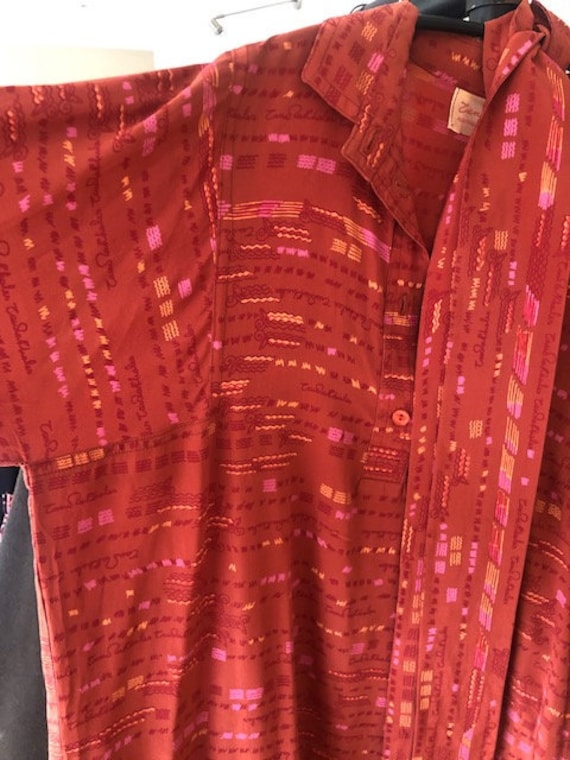 Zandra Rhodes Seltenes Vintage Seiden Bedrucktes Shirt Kleid Mit Taschen Und Gürtel Zandra Rhodes Seltenes Vintage Seiden Bedrucktes Shirt Kleid Mit Taschen Und Gürtel von InspirationOldAndNew