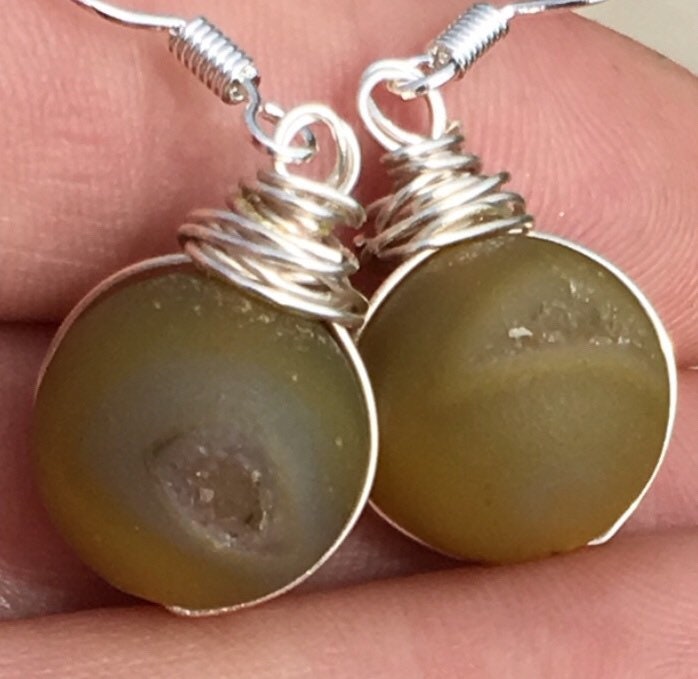 Grüne Drusy Geode Kugel Ohrringe Grüne Drusy Geode Kugel Ohrringe von InspiredByIntentions