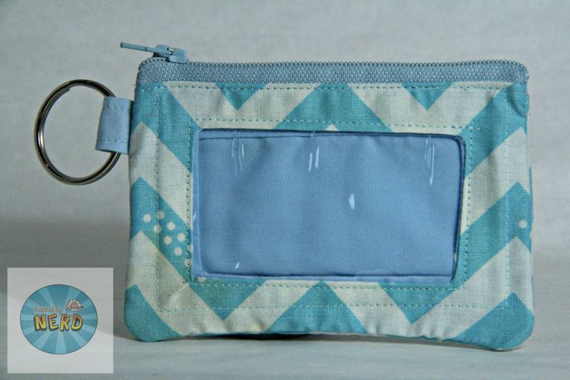 Hellblauer Chevron Mini Id/Coin Portemonnaie von InspiredByNerd