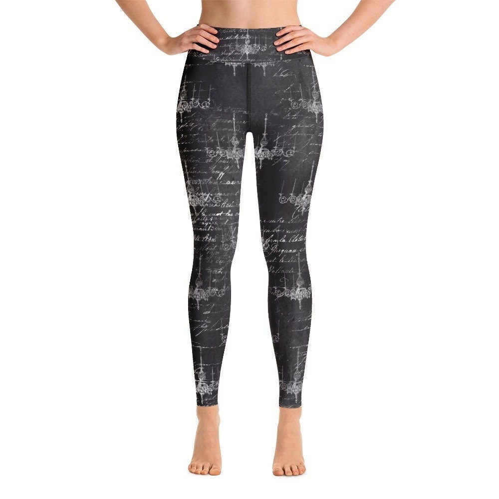 Gothic Kronleuchter Yoga Leggings von InspiredRebellion