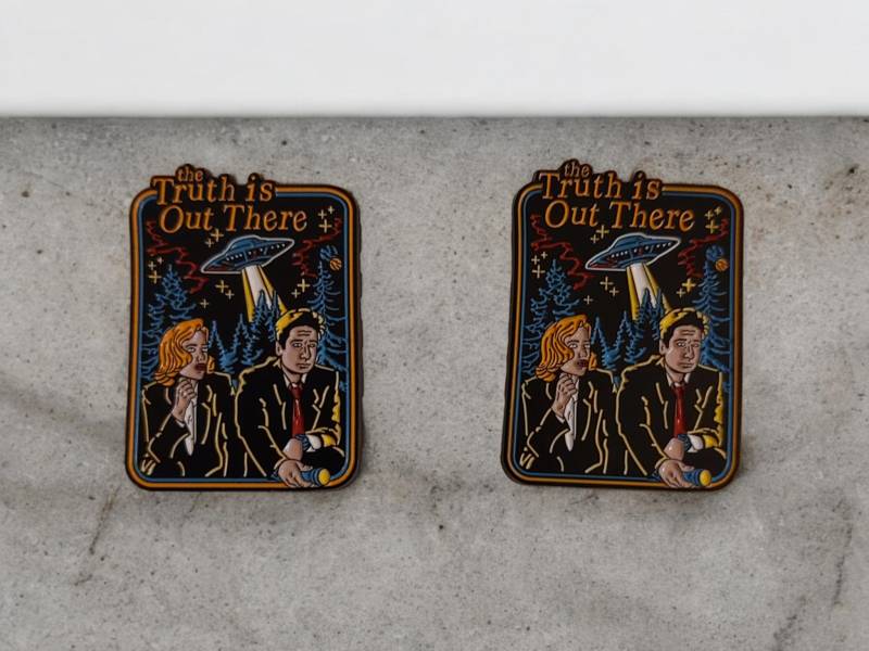 Anstecker Akte X Mulder & Scully X-Series Old Tv Shows Alien Paranormal Ufos The Truth Is Out There Schwarz Blau Pin Kleidung Rucksack von InspiredbyJulez