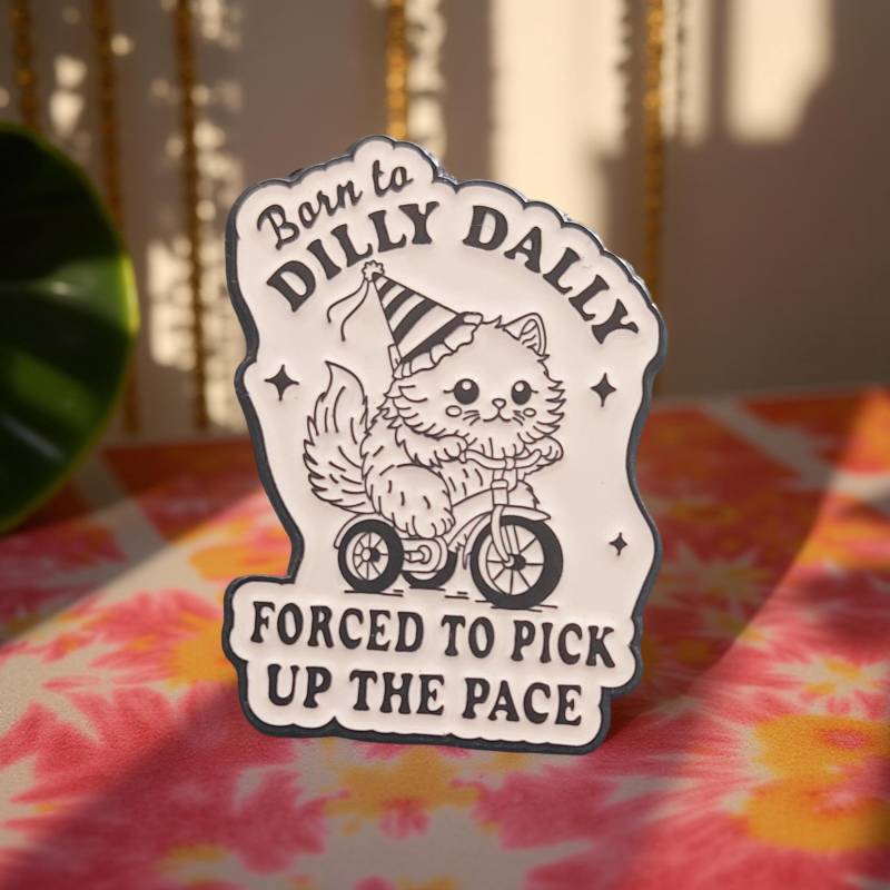 Anstecker Born To Dilly Dally Forced Pick Up The Pace Cat Pin Lustig Schwarz Weiß Deko Rucksack Jacke von InspiredbyJulez