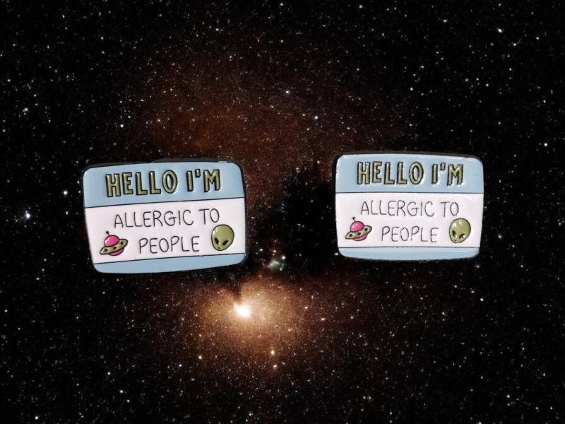 Anstecker Hello I Am Allergic To People Alien Space Weltraum Raumschiff Lustiger Pin Mit Spruch Brosche Deko Mode Grüne Männchen von InspiredbyJulez