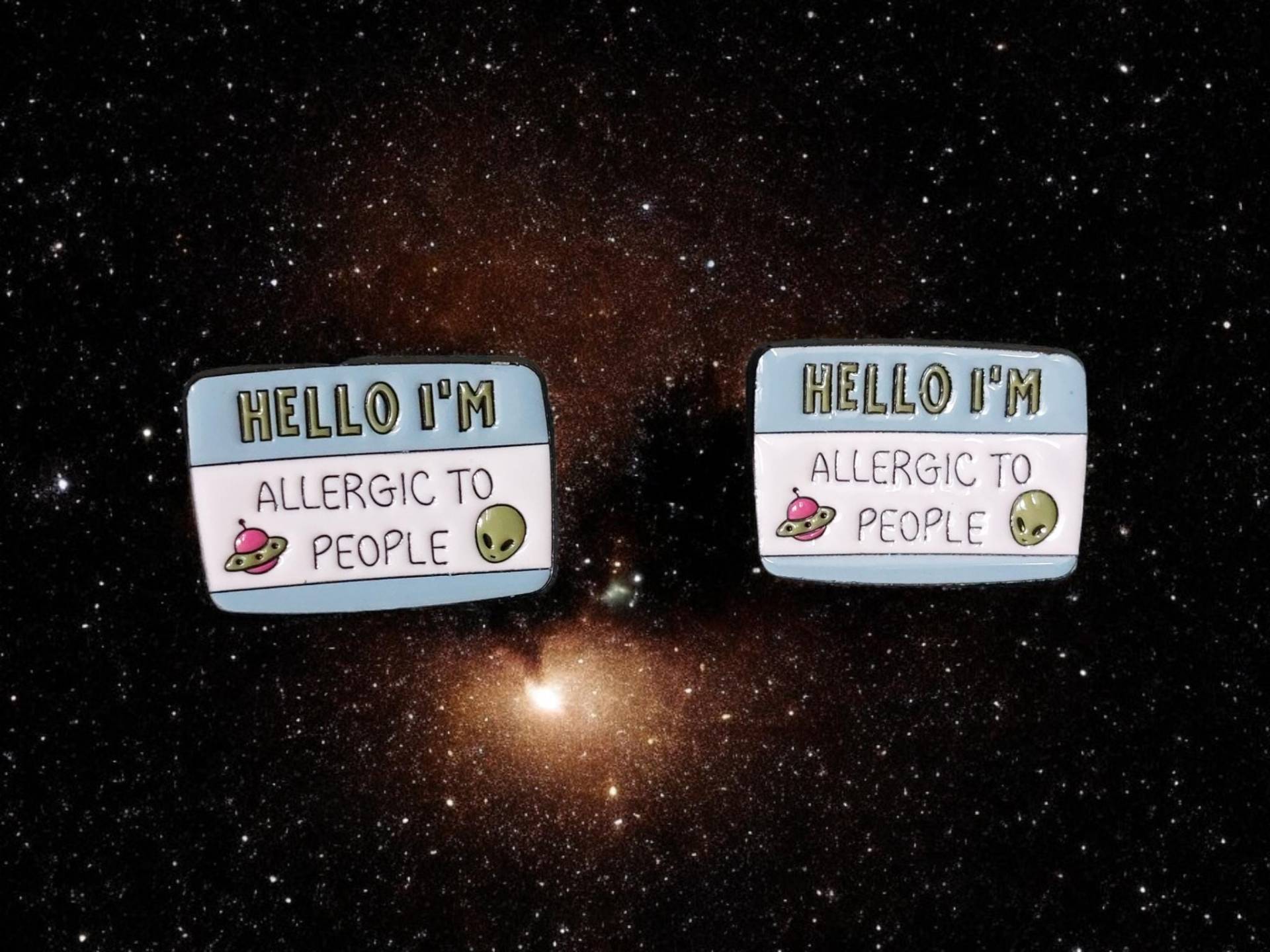 Anstecker Hello I Am Allergic To People Alien Space Weltraum Raumschiff Lustiger Pin Mit Spruch Brosche Deko Mode Grüne Männchen Anstecker Hello I Am Allergic To People Alien Space Weltraum Raumschiff Lustiger Pin Mit Spruch Brosche Deko Mode Grüne Männchen von InspiredbyJulez