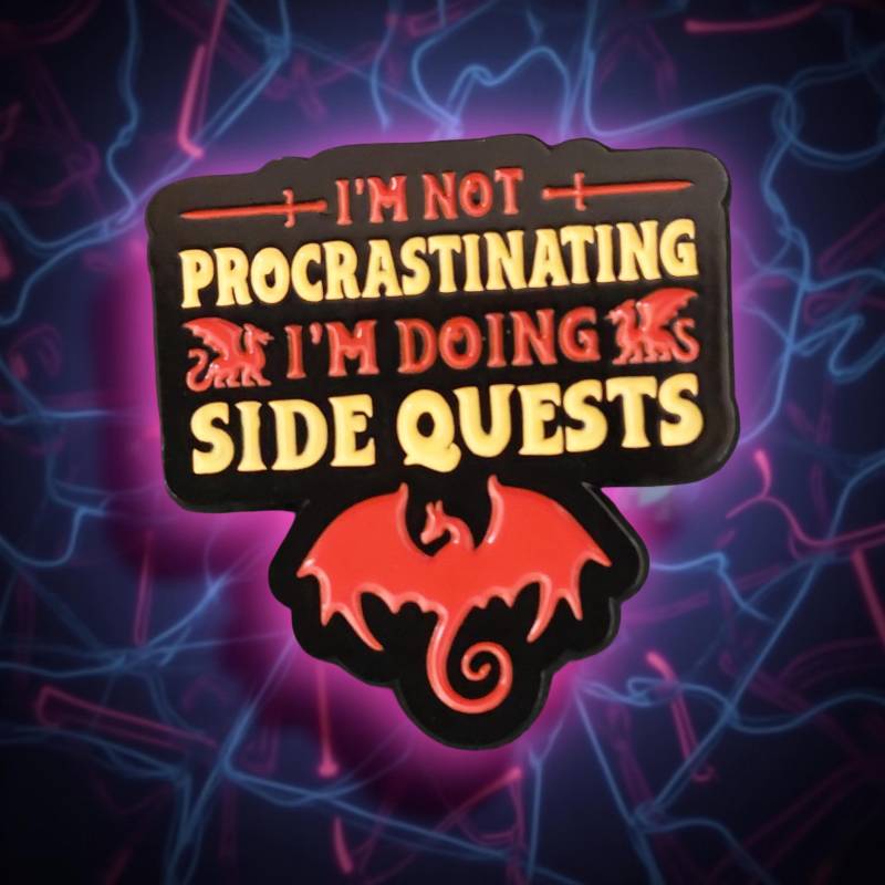 Anstecker I Am Not Procrastinating I Doing Side Quests Dragons D&d Lustiger Real Life 3, 5x3, 5 cm Rot Gelb von InspiredbyJulez