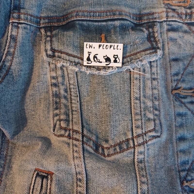 Anstecker Katzen Ew People Weiß Schwarz Lustiger Mit Spruch Pin Deko Kleidung Rucksack Emaille Geschenkidee von InspiredbyJulez