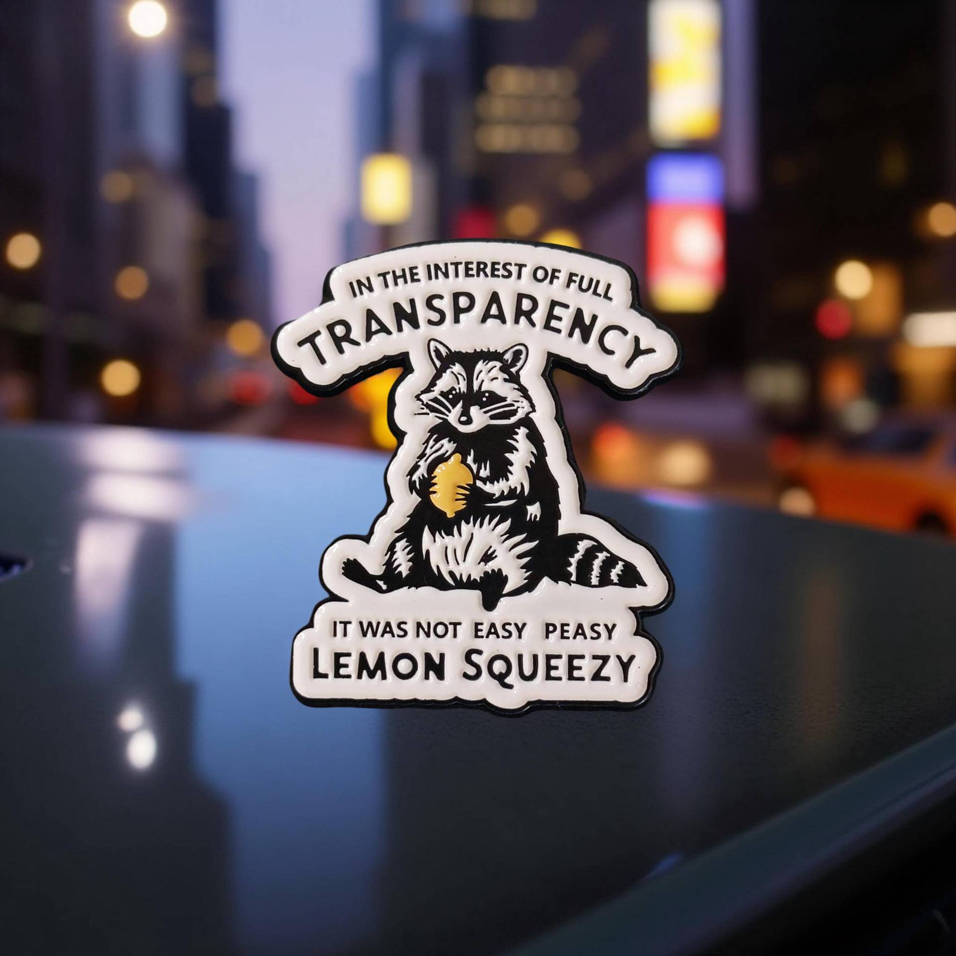 Anstecker in The Interest Of Full Transparency It Was Not Easy Peasy Lemon Squeezy Hard Enamel Waschbär Mit Zitrone Comic Art Anstecker in The Interest Of Full Transparency It Was Not Easy Peasy Lemon Squeezy Hard Enamel Waschbär Mit Zitrone Comic Art von InspiredbyJulez