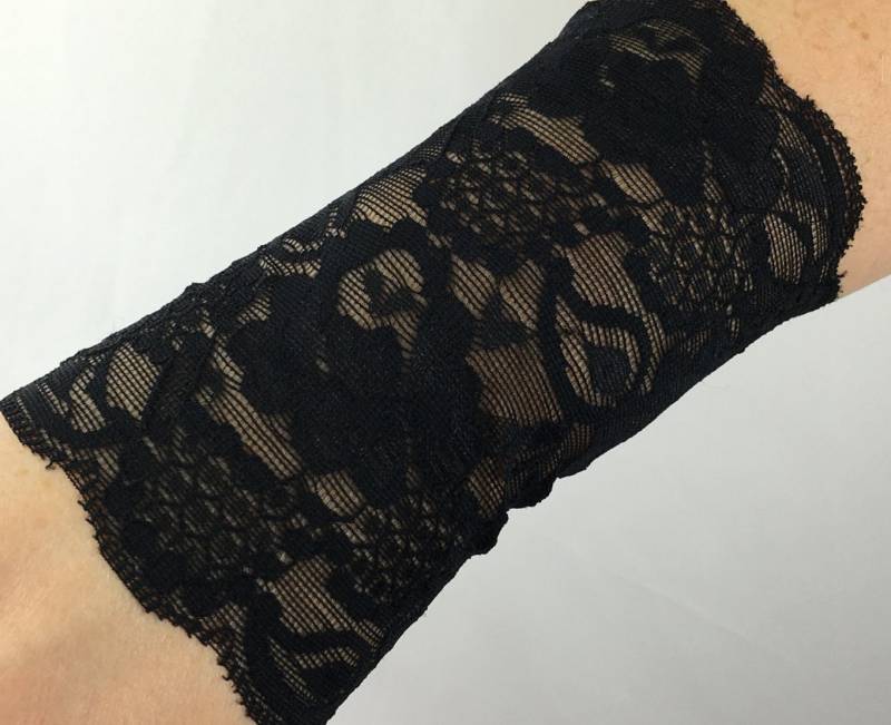 Black Lace Wrist Cuff Oder Boot Cuffs, Cuff, Boho Accessoires, Tattoo Cover Up, Manschetten, Armdecken, Spitzen-Manschetten, Cover von Inspiredthread