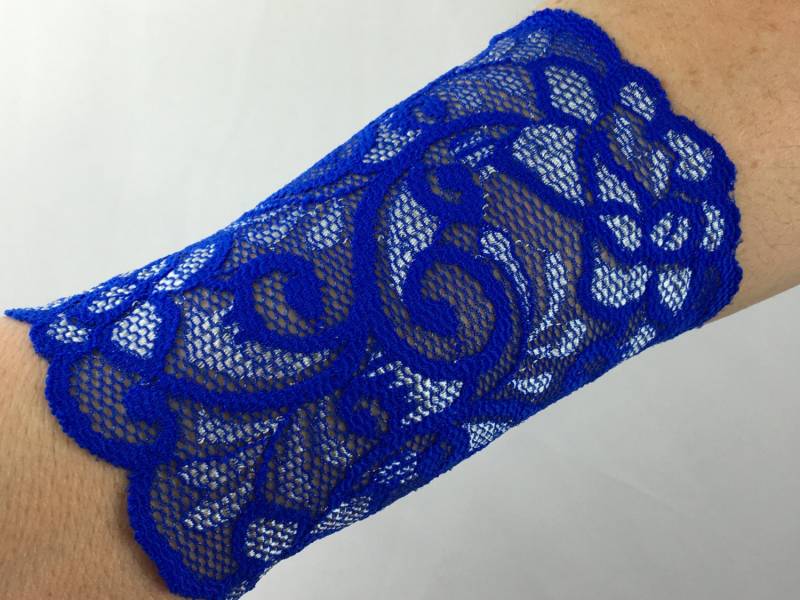 Kobaltblau Spitze Handgelenk Manschette, Blaue Spitze, Boho Zubehör, Tattoo-Cover, Armabdeckung, Tattoo-Abdeckung von Inspiredthread