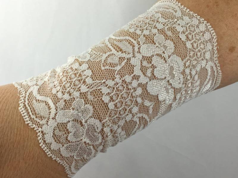 Weiße Spitzen-Armspangen, Hochzeits-Spitzenhandschuhe, Spitzenhandschuhe, Tattoo-Abdeckung, Boho-Manschetten, Armbedeckungen, Spitzen-Manschetten von Inspiredthread