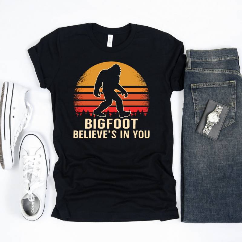 Bigfoot Belebe in You, Funny Shirt, Humor Bigfoot Belebe in You, Funny Shirt, Humor von InspoTees