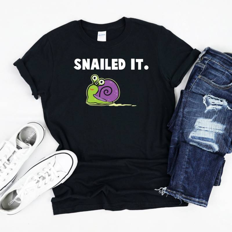 Genagelt Shirt, Schnecke, Schnecke Pun, Süße T-Shirt, Liebhaber Geschenk Genagelt Shirt, Schnecke, Schnecke Pun, Süße T-Shirt, Liebhaber Geschenk von InspoTees