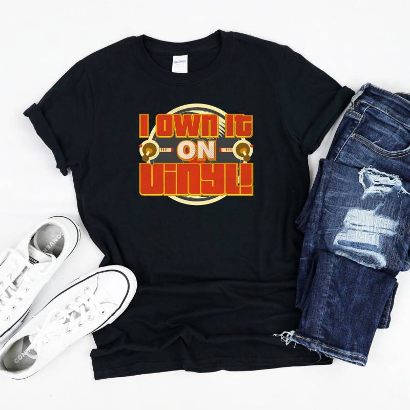 I Own It On Vinyl, Vinyl Shirts von InspoTees