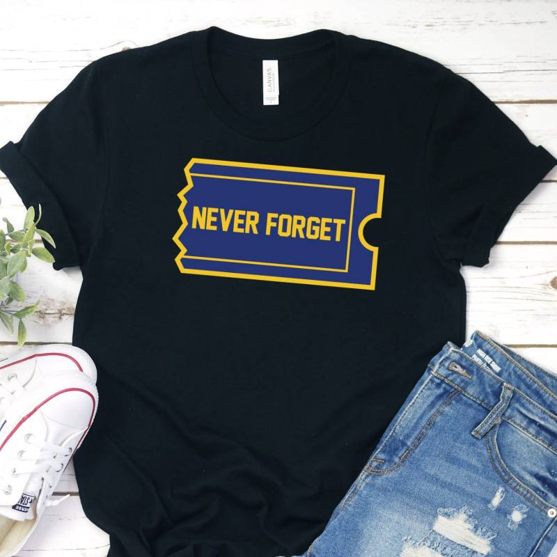 Never Forget Blockbuster Shirt, Video Funny Vhs Shirt von InspoTees