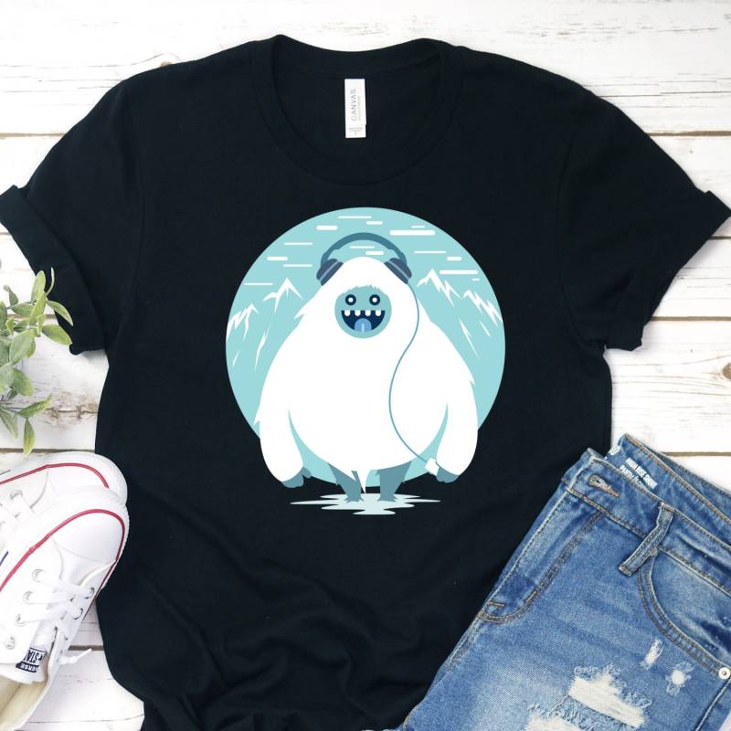 Yeti Mit Kopfhörer-Shirt, Shirt, Camping Cute Lover Shirt von InspoTees