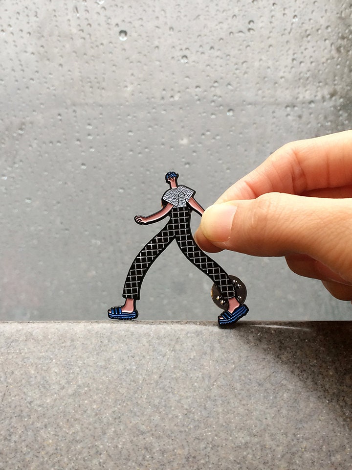 Walking Boy Emaille Pin von InstantRabbit