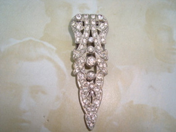 Beeindruckende Art-Deco-Fell-Clip Beeindruckende Art-Deco-Fell-Clip von Instrumental