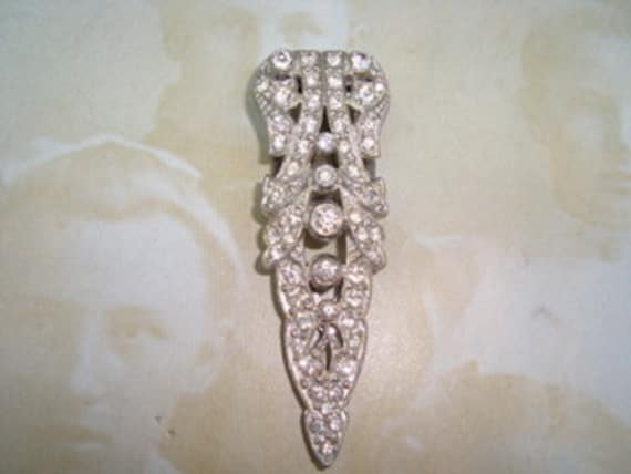 Beeindruckende Art-Deco-Fell-Clip Beeindruckende Art-Deco-Fell-Clip von Instrumental