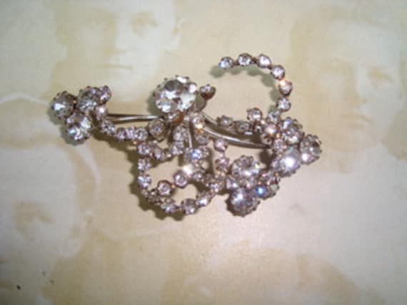 Schöne Strass Vintage Brosche Der 1920Er Jahre Schöne Strass Vintage Brosche Der 1920Er Jahre von Instrumental