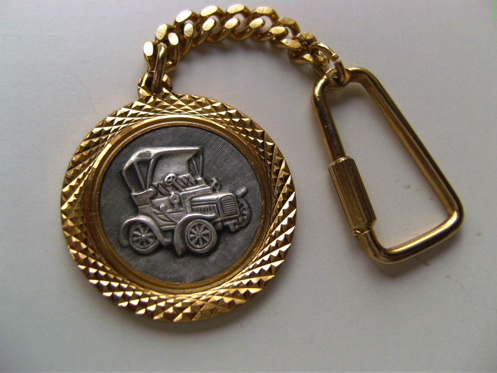Altes Auto - Vintage-Schlüsselanhänger Altes Auto - Vintage-Schlüsselanhänger von Interestingsmallshop