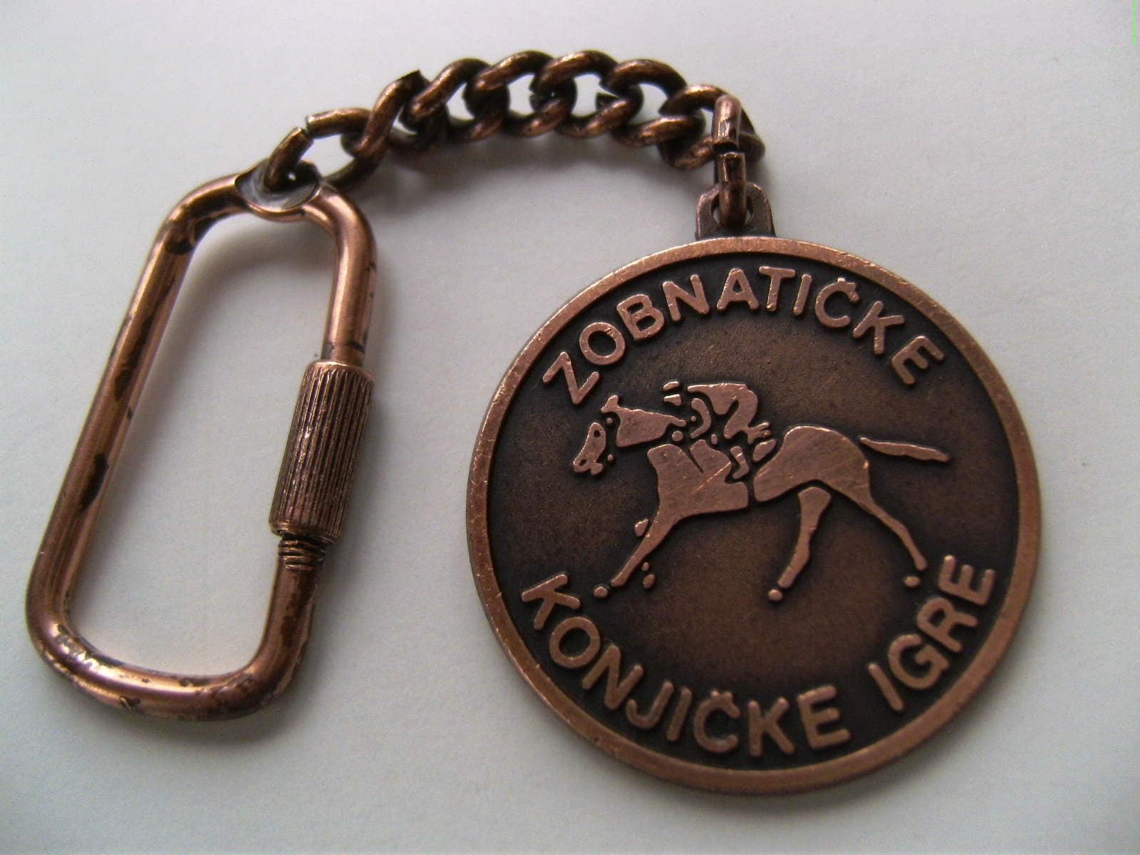 Pferd Spiele - Zobnatica Jugoslawien | Serbien Vintage Schlüsselanhänger Pferd Spiele - Zobnatica Jugoslawien | Serbien Vintage Schlüsselanhänger von Interestingsmallshop