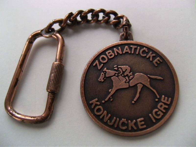 Pferd Spiele - Zobnatica Jugoslawien | Serbien Vintage Schlüsselanhänger von Interestingsmallshop