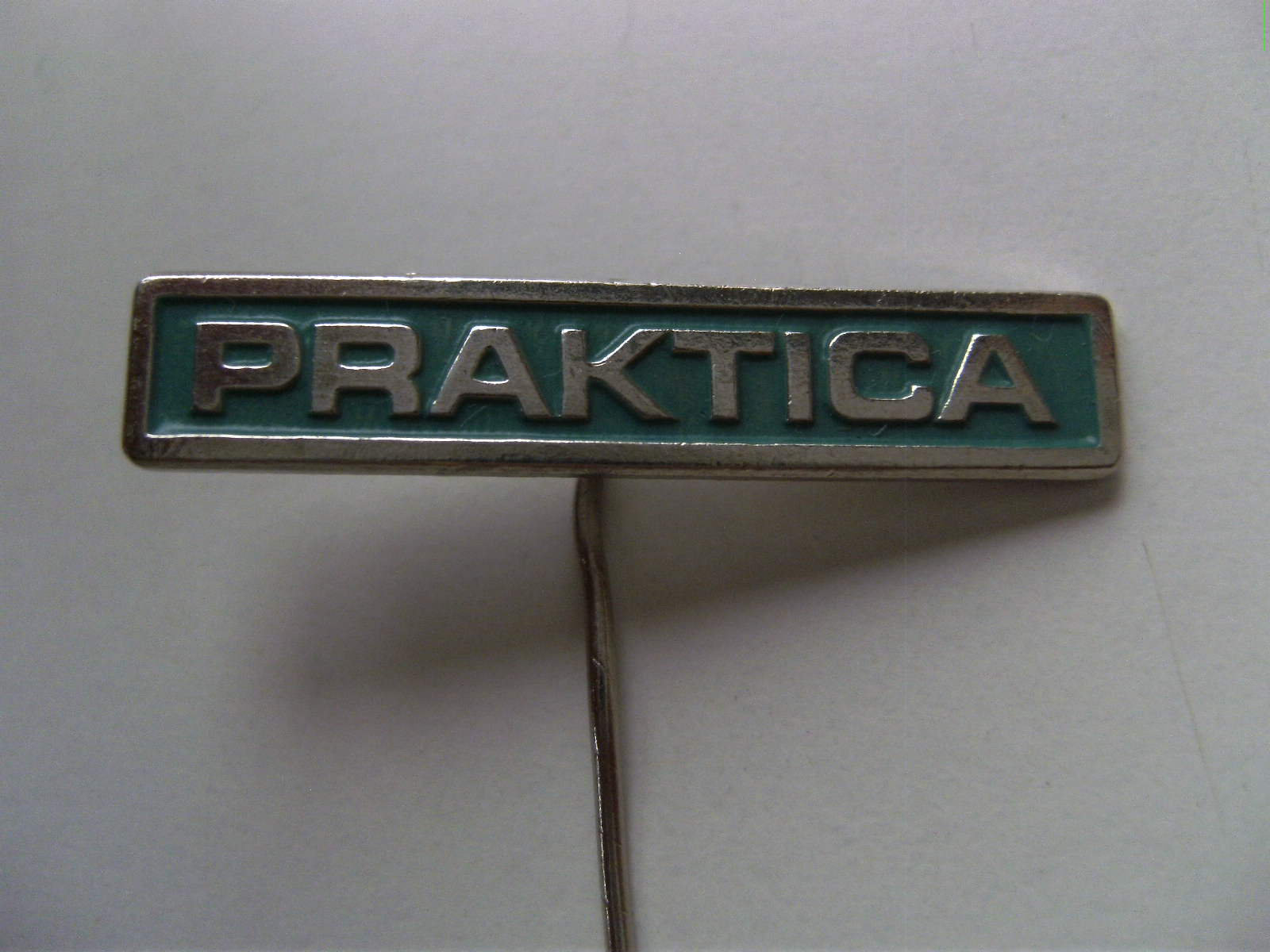 Praktica - Deutsche Kameramarke Vintage Pin Anstecker Praktica - Deutsche Kameramarke Vintage Pin Anstecker von Interestingsmallshop