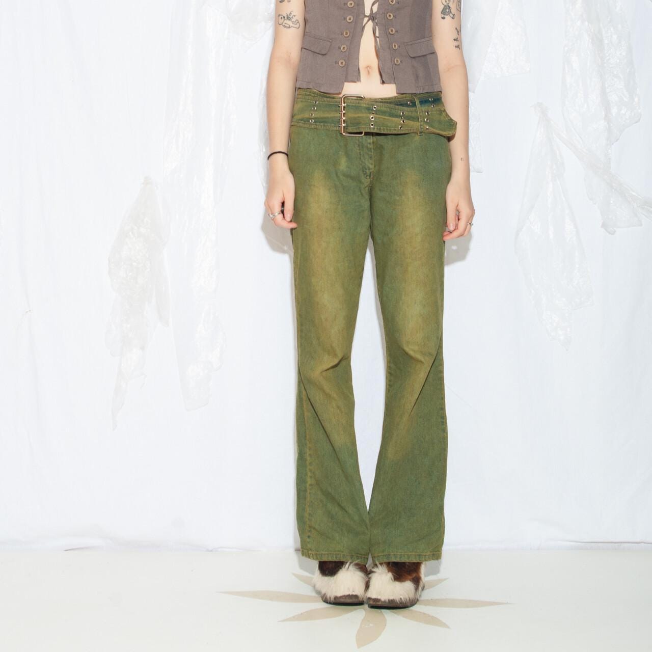 Reworked Vintage Y2K Flare Jeans in Grün - 2000S Upcycled Low Rise Denim Hose Überfärbte Whimsigoth Style Size L von InterzoneVntg