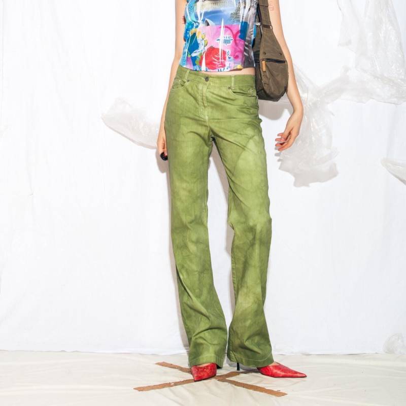 Reworked Vintage Y2K Schlagjeans in Überfärbtem Grün - 2000S Upcycled Denim Hose Mit Weitem Bein Größe M von InterzoneVntg