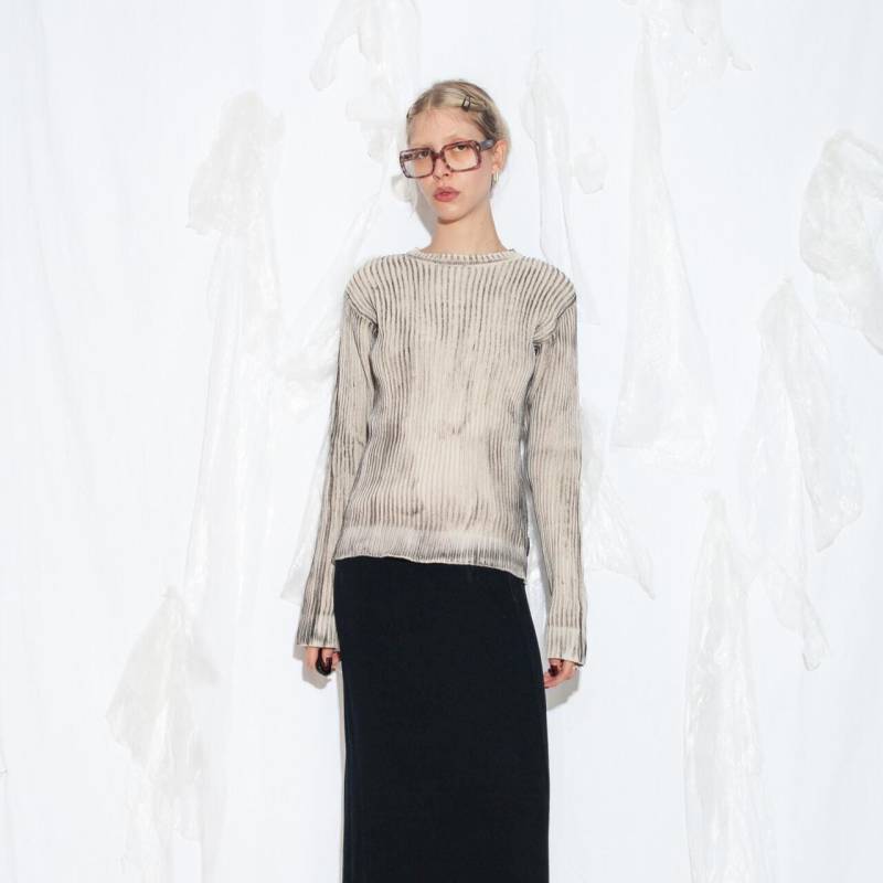 Reworked Vintage Y2K Strickpullover in Grau Beige - 2000S Gerippter Pullover Grunge Style Handbemaltes Oberteil Größe M von InterzoneVntg